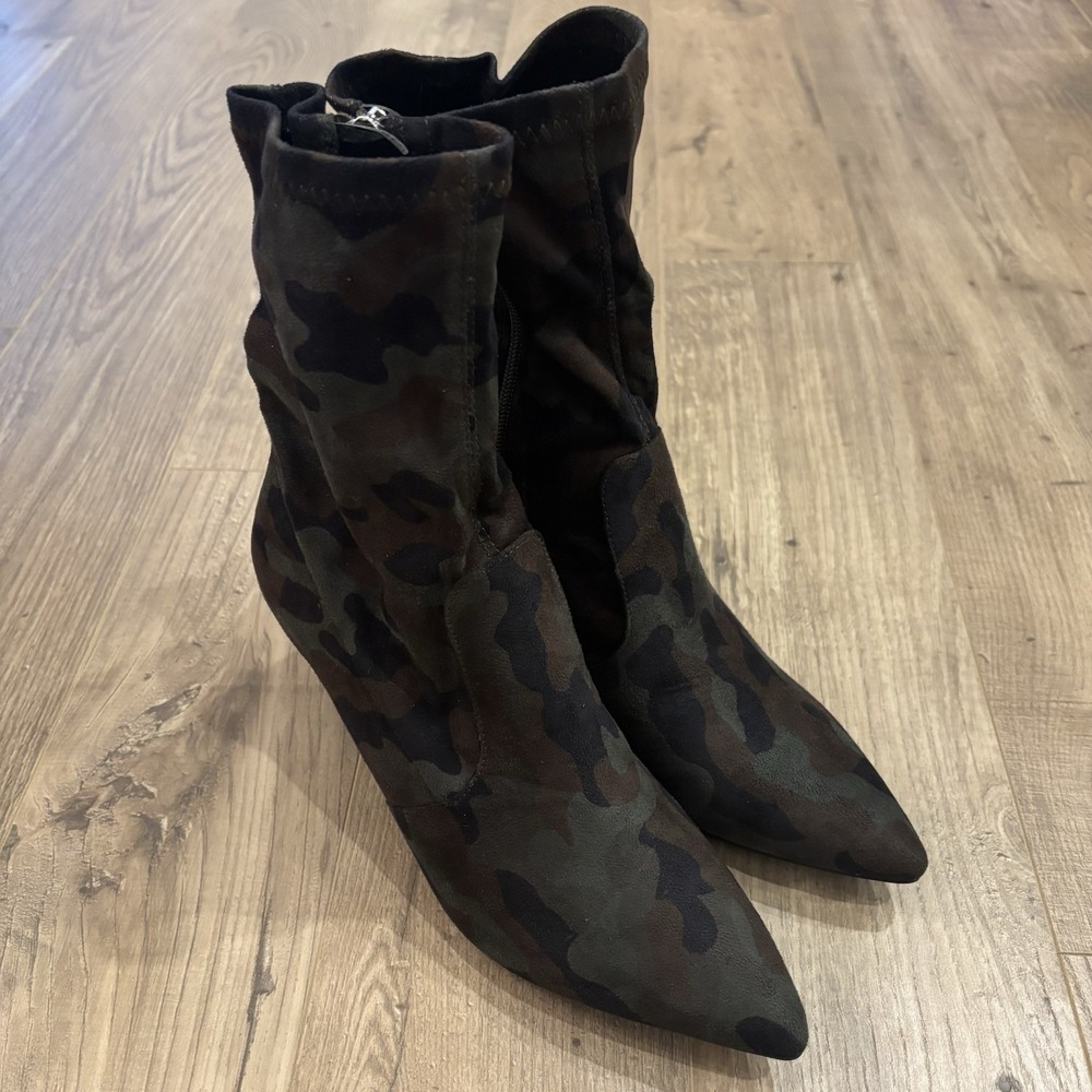 New York & Company Women's Camo Kitten Heel Booties Size 8